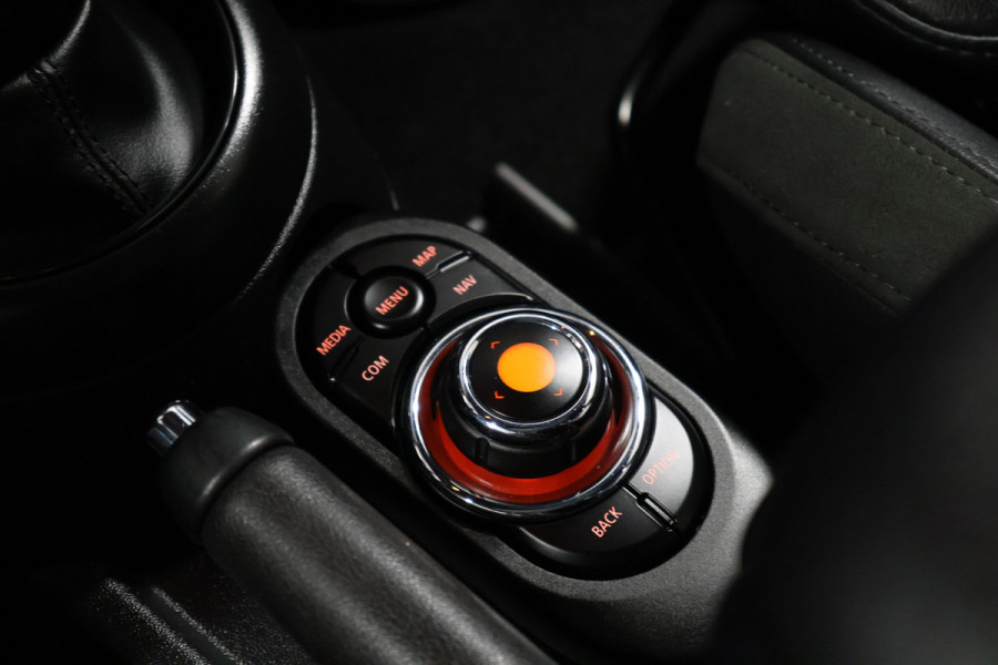 MINI Mini 1.5 Cooper Chili [SCHUIFDAK, APPLE CARPLAY, SFEERVERLICHTING, STOELVERWARMING, PARKEERSENSOR, LEER, CRUISE CONTROL, NIEUWSTAAT]