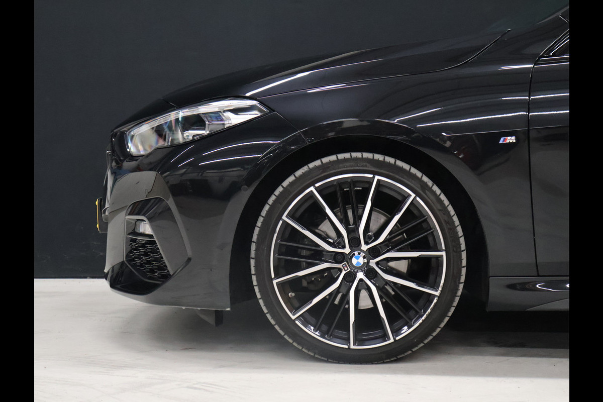 BMW 2 Serie Gran Coupé 218i M Sport [SCHUIFKANTELDAK, M PAKKET, SFEERVERLICHTING, CAMERA, PDC V+A, APPLE CARPLAY, ANDROID, STUURVERWARMING, CRUISE CONTROL, NIEUWSTAAT]