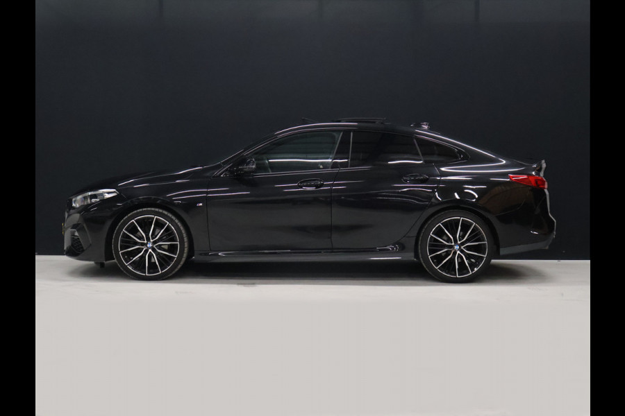 BMW 2 Serie Gran Coupé 218i M Sport [SCHUIFKANTELDAK, M PAKKET, SFEERVERLICHTING, CAMERA, PDC V+A, APPLE CARPLAY, ANDROID, STUURVERWARMING, CRUISE CONTROL, NIEUWSTAAT]