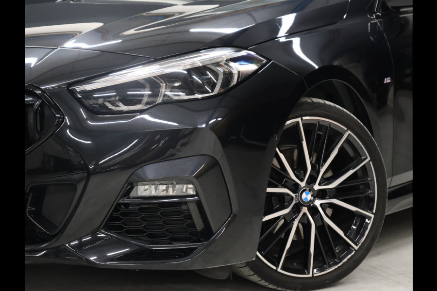 BMW 2 Serie Gran Coupé 218i M Sport [SCHUIFKANTELDAK, M PAKKET, SFEERVERLICHTING, CAMERA, PDC V+A, APPLE CARPLAY, ANDROID, STUURVERWARMING, CRUISE CONTROL, NIEUWSTAAT]