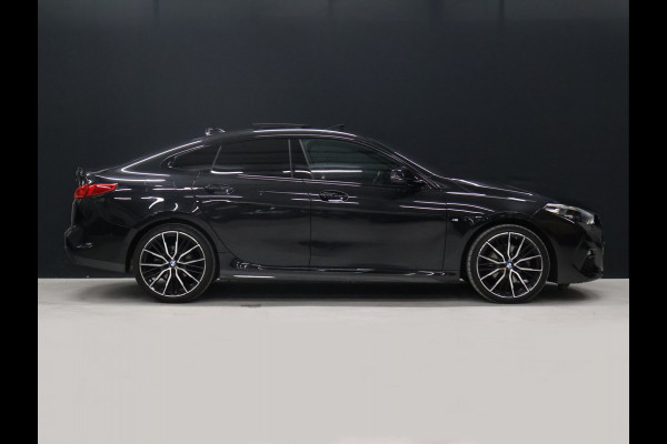 BMW 2 Serie Gran Coupé 218i M Sport [SCHUIFKANTELDAK, M PAKKET, SFEERVERLICHTING, CAMERA, PDC V+A, APPLE CARPLAY, ANDROID, STUURVERWARMING, CRUISE CONTROL, NIEUWSTAAT]