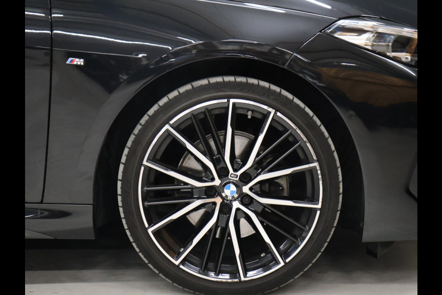 BMW 2 Serie Gran Coupé 218i M Sport [SCHUIFKANTELDAK, M PAKKET, SFEERVERLICHTING, CAMERA, PDC V+A, APPLE CARPLAY, ANDROID, STUURVERWARMING, CRUISE CONTROL, NIEUWSTAAT]