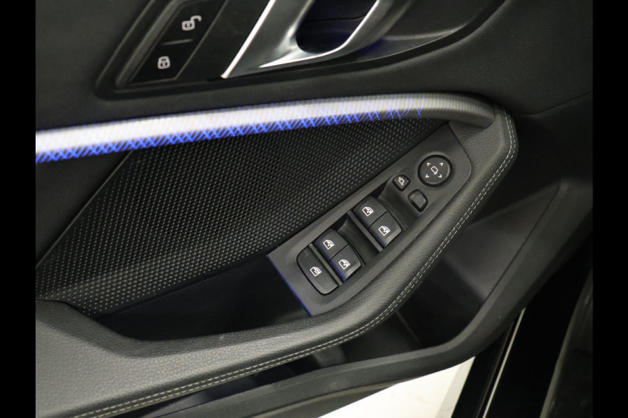 BMW 2 Serie Gran Coupé 218i M Sport [SCHUIFKANTELDAK, M PAKKET, SFEERVERLICHTING, CAMERA, PDC V+A, APPLE CARPLAY, ANDROID, STUURVERWARMING, CRUISE CONTROL, NIEUWSTAAT]