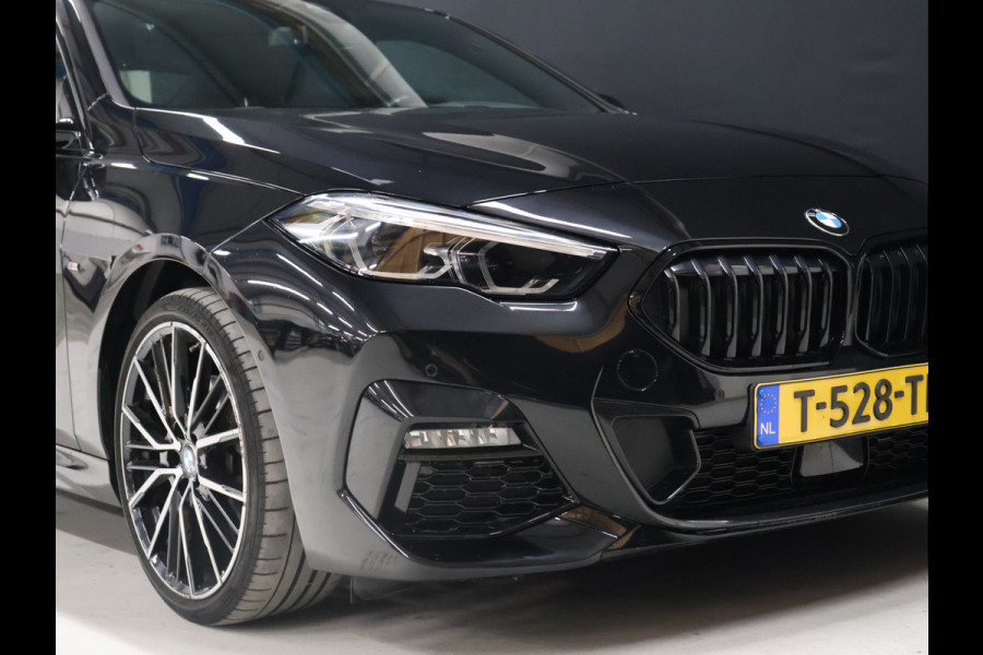 BMW 2 Serie Gran Coupé 218i M Sport [SCHUIFKANTELDAK, M PAKKET, SFEERVERLICHTING, CAMERA, PDC V+A, APPLE CARPLAY, ANDROID, STUURVERWARMING, CRUISE CONTROL, NIEUWSTAAT]