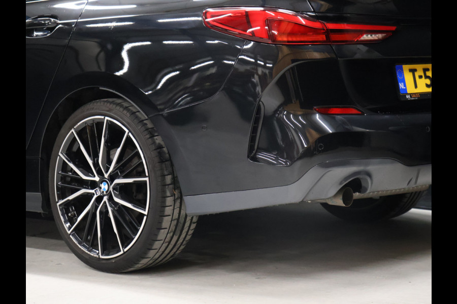 BMW 2 Serie Gran Coupé 218i M Sport [SCHUIFKANTELDAK, M PAKKET, SFEERVERLICHTING, CAMERA, PDC V+A, APPLE CARPLAY, ANDROID, STUURVERWARMING, CRUISE CONTROL, NIEUWSTAAT]