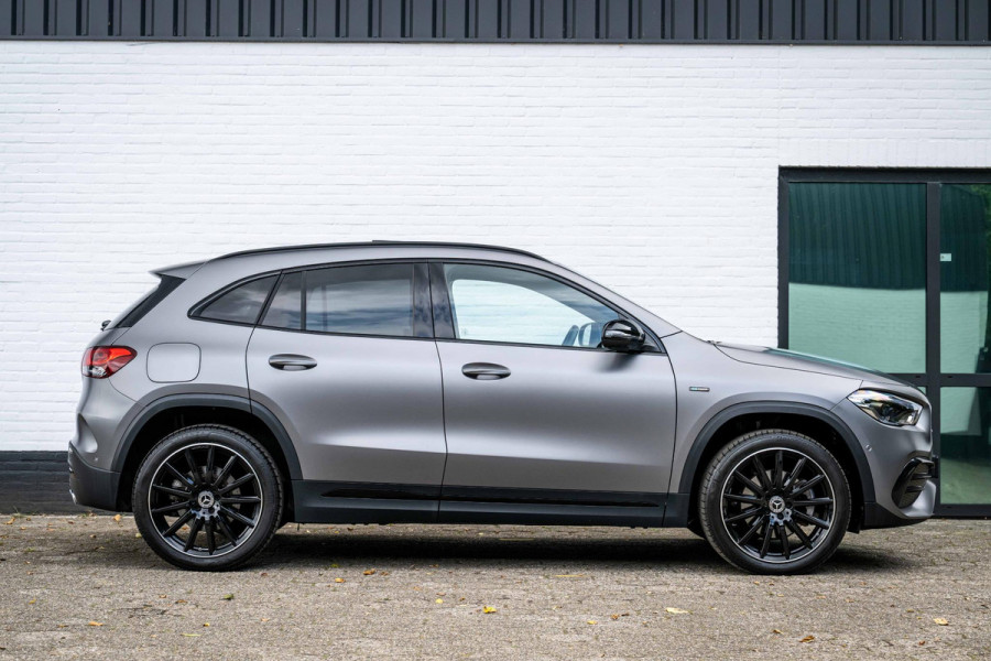 Mercedes-Benz GLA 250 e AMG Panorama Carbon Distronic Memory Magno