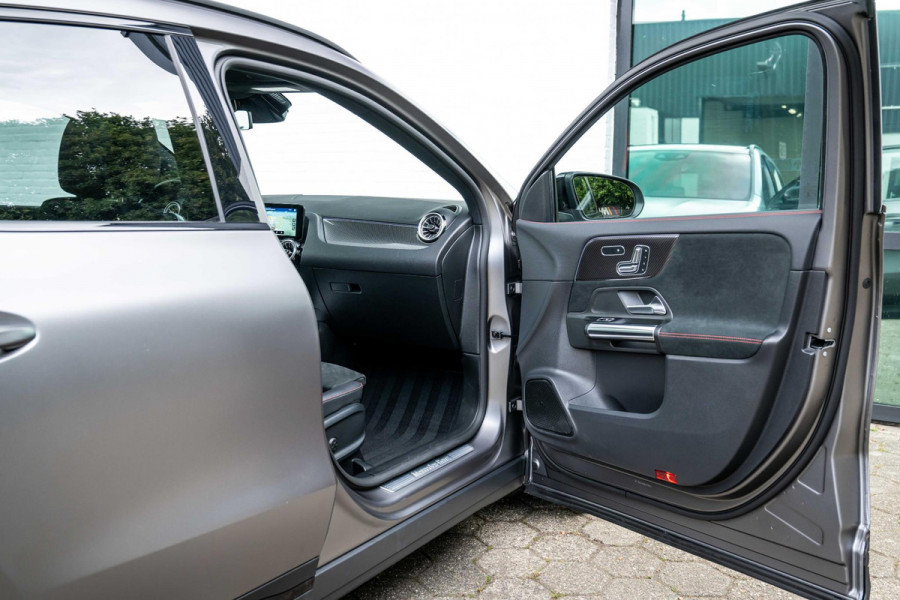 Mercedes-Benz GLA 250 e AMG Panorama Carbon Distronic Memory Magno