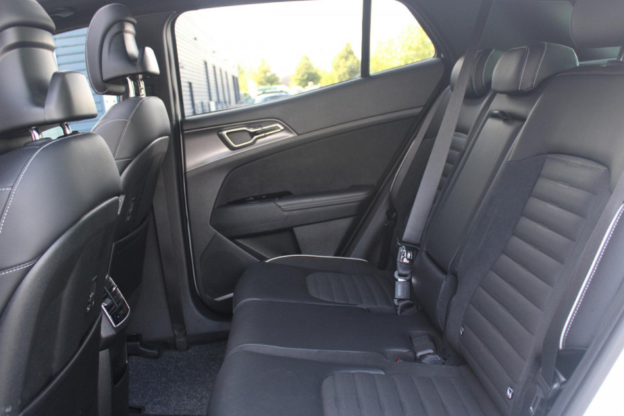 Kia Sportage 1.6 T-GDi Plug-in Hybrid AWD GT-Line | PANORAMISCH SCHUIF / KANTELDAK | 360° CAMERA | 19"GT-LINE VELGEN | ZWARTE HEMELBEKLEDING | MATRIX LED KOPLAMPEN | INTELLIGENT KOPLAMPSYSTEEM (FLS)| TRIPLE ZONE CLIMATE CONTROL | LEDERENBEKLEDING | STOEL VERWARMING/ VENTILATIE | STUUR VERWARMING | ACHTERBANK VERWARMING |  DODEHOEKASSITENTIE (BCA)|