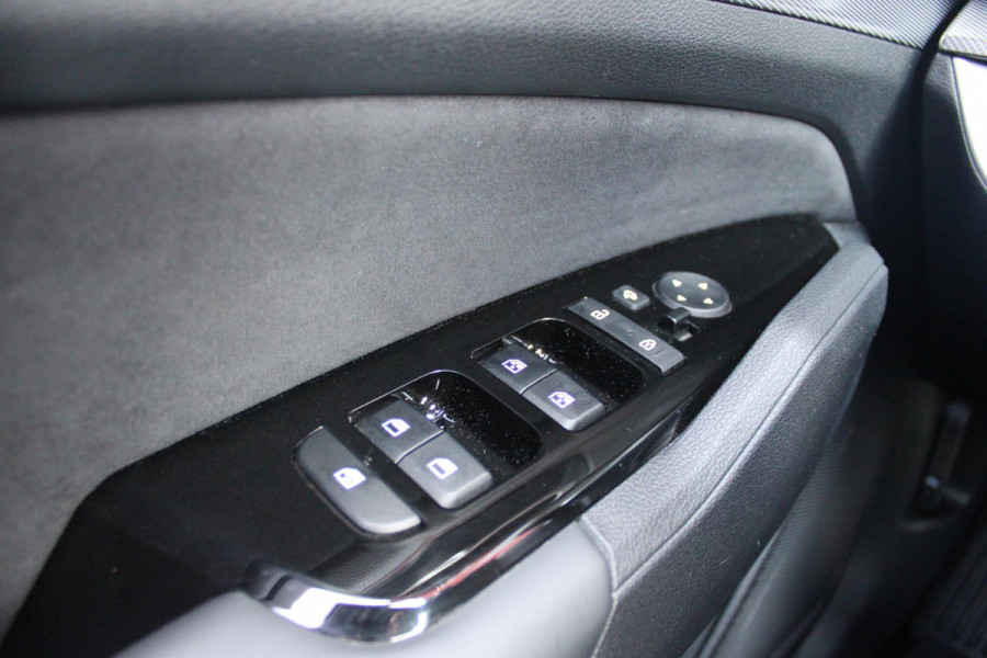 Kia Sportage 1.6 T-GDi Plug-in Hybrid AWD GT-Line | PANORAMISCH SCHUIF / KANTELDAK | 360° CAMERA | 19"GT-LINE VELGEN | ZWARTE HEMELBEKLEDING | MATRIX LED KOPLAMPEN | INTELLIGENT KOPLAMPSYSTEEM (FLS)| TRIPLE ZONE CLIMATE CONTROL | LEDERENBEKLEDING | STOEL VERWARMING/ VENTILATIE | STUUR VERWARMING | ACHTERBANK VERWARMING |  DODEHOEKASSITENTIE (BCA)|