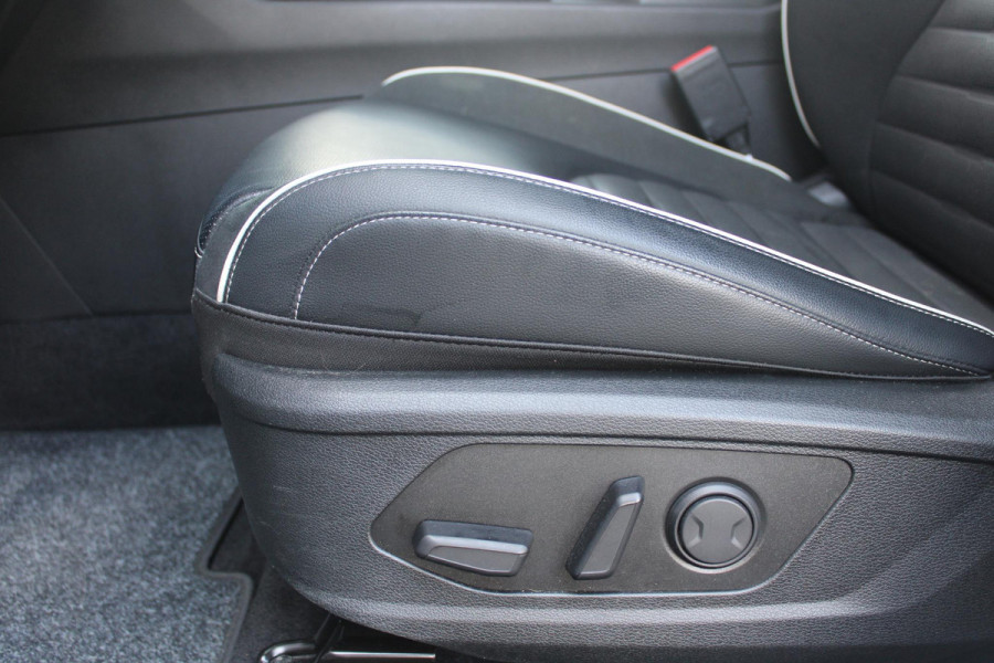 Kia Sportage 1.6 T-GDi Plug-in Hybrid AWD GT-Line | PANORAMISCH SCHUIF / KANTELDAK | 360° CAMERA | 19"GT-LINE VELGEN | ZWARTE HEMELBEKLEDING | MATRIX LED KOPLAMPEN | INTELLIGENT KOPLAMPSYSTEEM (FLS)| TRIPLE ZONE CLIMATE CONTROL | LEDERENBEKLEDING | STOEL VERWARMING/ VENTILATIE | STUUR VERWARMING | ACHTERBANK VERWARMING |  DODEHOEKASSITENTIE (BCA)|