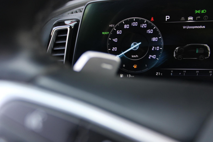 Kia Sportage 1.6 T-GDi Plug-in Hybrid AWD GT-Line | PANORAMISCH SCHUIF / KANTELDAK | 360° CAMERA | 19"GT-LINE VELGEN | ZWARTE HEMELBEKLEDING | MATRIX LED KOPLAMPEN | INTELLIGENT KOPLAMPSYSTEEM (FLS)| TRIPLE ZONE CLIMATE CONTROL | LEDERENBEKLEDING | STOEL VERWARMING/ VENTILATIE | STUUR VERWARMING | ACHTERBANK VERWARMING |  DODEHOEKASSITENTIE (BCA)|