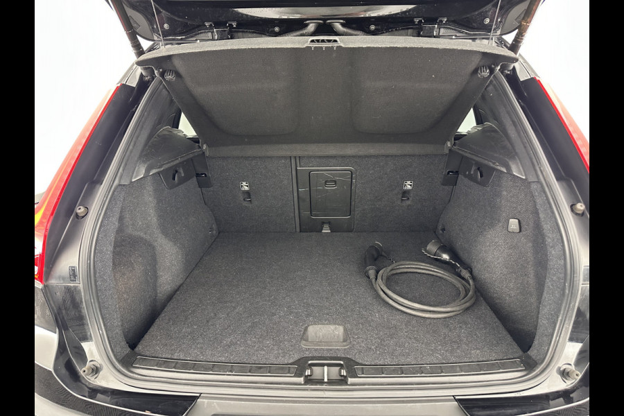 Volvo XC40 Recharge P8 AWD R-Design [ 3-Fase ] (INCL-BTW) *HEATPUMP | LEATHER-ALCANTARA | DIGI-COCKPIT | FULL-LED | PREMIUM-AUDIO | TOP-VIEW | CARPLAY | NAVI-FULLMAP | ECC | PDC | HEATED-SPORTSEATS | BLIS | PRIVACY-GLASS | 19''ALU *