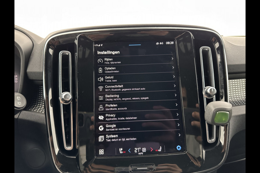 Volvo XC40 Recharge P8 AWD R-Design [ 3-Fase ] (INCL-BTW) *HEATPUMP | LEATHER-ALCANTARA | DIGI-COCKPIT | FULL-LED | PREMIUM-AUDIO | TOP-VIEW | CARPLAY | NAVI-FULLMAP | ECC | PDC | HEATED-SPORTSEATS | BLIS | PRIVACY-GLASS | 19''ALU *