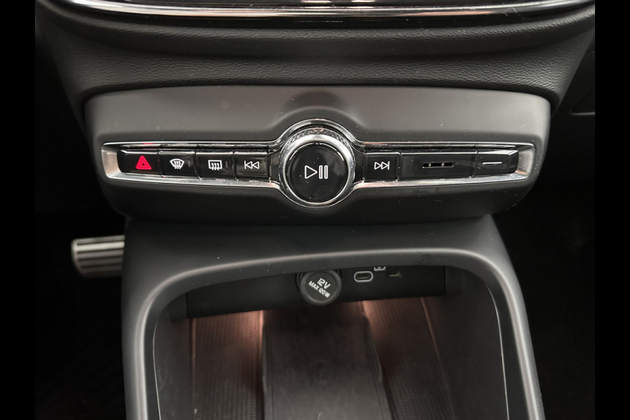 Volvo XC40 Recharge P8 AWD R-Design [ 3-Fase ] (INCL-BTW) *HEATPUMP | LEATHER-ALCANTARA | DIGI-COCKPIT | FULL-LED | PREMIUM-AUDIO | TOP-VIEW | CARPLAY | NAVI-FULLMAP | ECC | PDC | HEATED-SPORTSEATS | BLIS | PRIVACY-GLASS | 19''ALU *