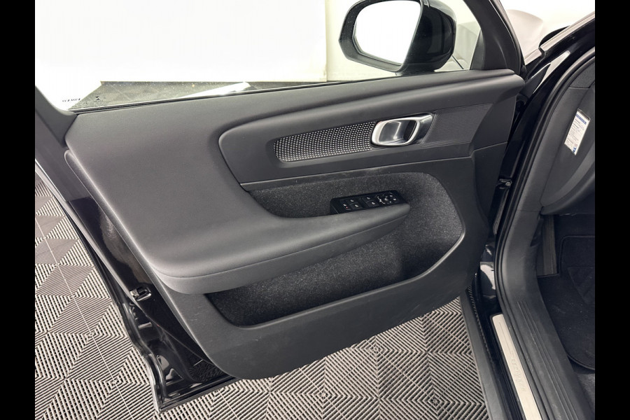 Volvo XC40 Recharge P8 AWD R-Design [ 3-Fase ] (INCL-BTW) *HEATPUMP | LEATHER-ALCANTARA | DIGI-COCKPIT | FULL-LED | PREMIUM-AUDIO | TOP-VIEW | CARPLAY | NAVI-FULLMAP | ECC | PDC | HEATED-SPORTSEATS | BLIS | PRIVACY-GLASS | 19''ALU *