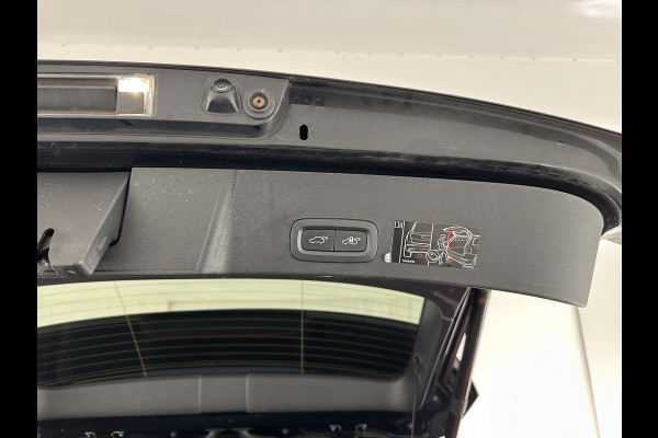 Volvo XC40 Recharge P8 AWD R-Design [ 3-Fase ] (INCL-BTW) *HEATPUMP | LEATHER-ALCANTARA | DIGI-COCKPIT | FULL-LED | PREMIUM-AUDIO | TOP-VIEW | CARPLAY | NAVI-FULLMAP | ECC | PDC | HEATED-SPORTSEATS | BLIS | PRIVACY-GLASS | 19''ALU *