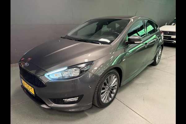 Ford Focus 1.0 ST-Line NAVI/CARPLAY/CRUISE/ECC/PDC///