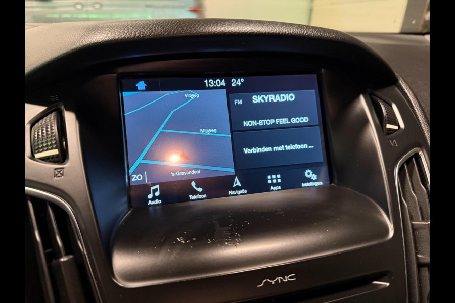 Ford Focus 1.0 ST-Line NAVI/CARPLAY/CRUISE/ECC/PDC///