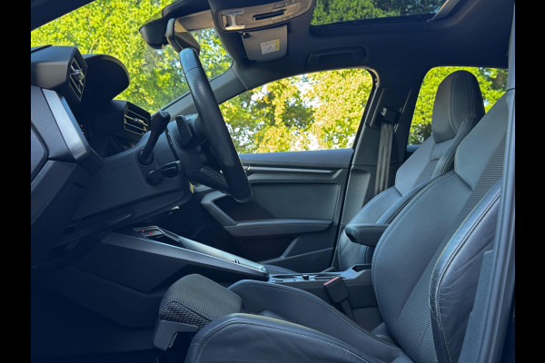Audi A3 Sportback 35TFSI 150PK S-LINE PANORAMADAK STOELVERWARMING NAP NEDERLANDSE AUTO RS ZETELS NIEUWE MODEL