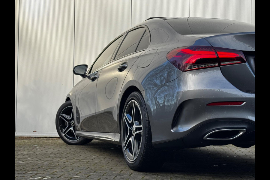 Mercedes-Benz A-Klasse A200 LIMOUSINE AMG AMBIANCE CARPLAY PANO STOELVERWARMING ORIGINEEL NEDERLANDS NAP