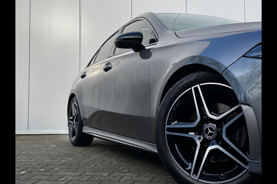 Mercedes-Benz A-Klasse A200 LIMOUSINE AMG AMBIANCE CARPLAY PANO STOELVERWARMING ORIGINEEL NEDERLANDS NAP
