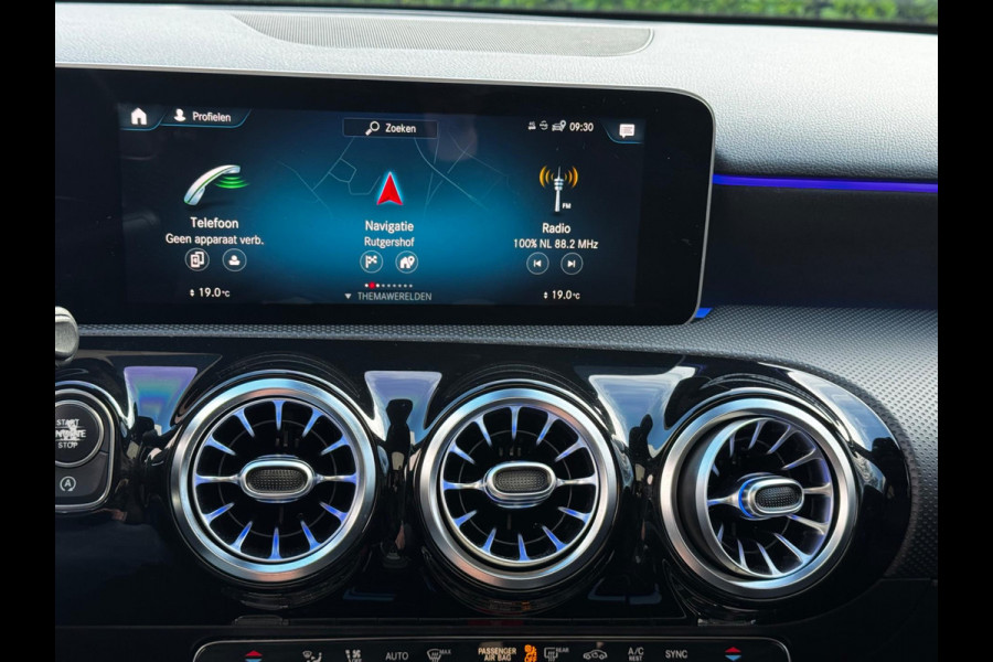Mercedes-Benz A-Klasse A200 LIMOUSINE AMG AMBIANCE CARPLAY PANO STOELVERWARMING ORIGINEEL NEDERLANDS NAP