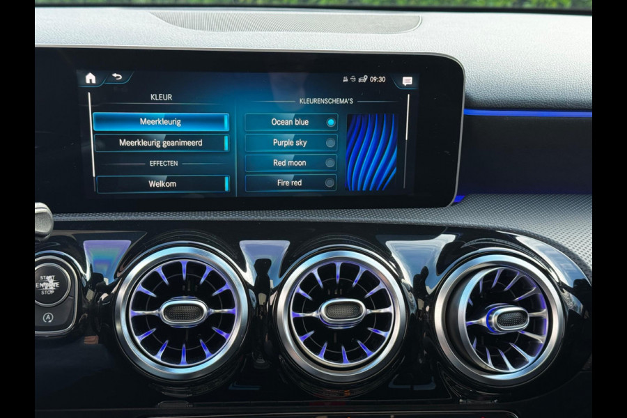 Mercedes-Benz A-Klasse A200 LIMOUSINE AMG AMBIANCE CARPLAY PANO STOELVERWARMING ORIGINEEL NEDERLANDS NAP