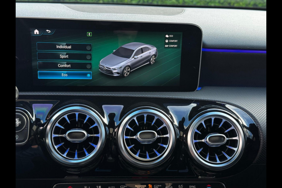Mercedes-Benz A-Klasse A200 LIMOUSINE AMG AMBIANCE CARPLAY PANO STOELVERWARMING ORIGINEEL NEDERLANDS NAP