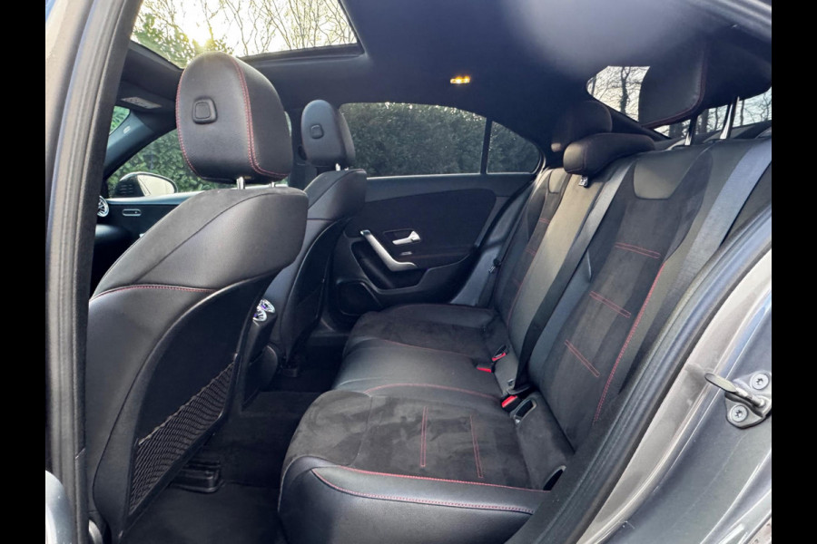 Mercedes-Benz A-Klasse A200 LIMOUSINE AMG AMBIANCE CARPLAY PANO STOELVERWARMING ORIGINEEL NEDERLANDS NAP