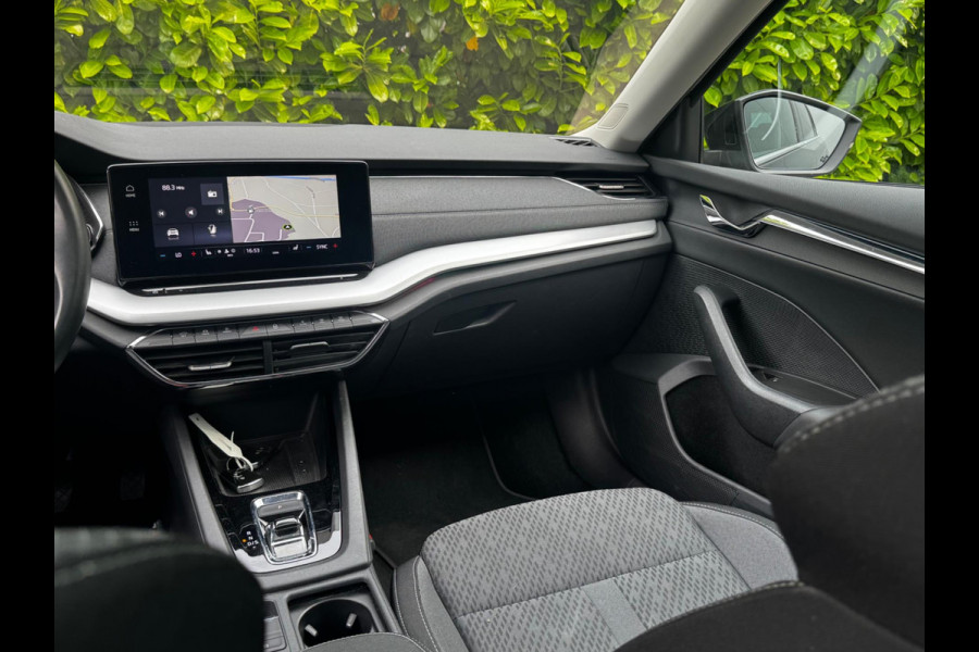 Škoda Octavia Combi E-TSI 110PK BUSINESS PLUS PANORAMADAK CARPLAY VIRTUAL NAP NEDERLANDSE AUTO