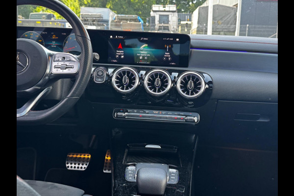 Mercedes-Benz CLA-Klasse CLA 250 4MATIC PREMIUM PLUS AMG HUD PANORAMADAK BTW ORIGINEEL NEDERLANDS NAP DEALER ONDERHOUDEN