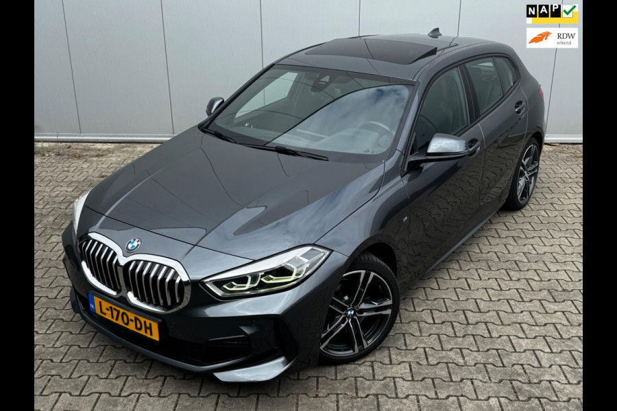 BMW 1-serie 118i HIGH EXECUTIVE M SPORT PANORAMADAK VIRTUAL DASH NAP ORIGINEEL NEDERLANDS M PAKKET