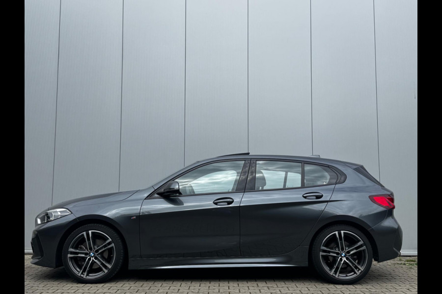 BMW 1-serie 118i HIGH EXECUTIVE M SPORT PANORAMADAK VIRTUAL DASH NAP ORIGINEEL NEDERLANDS M PAKKET