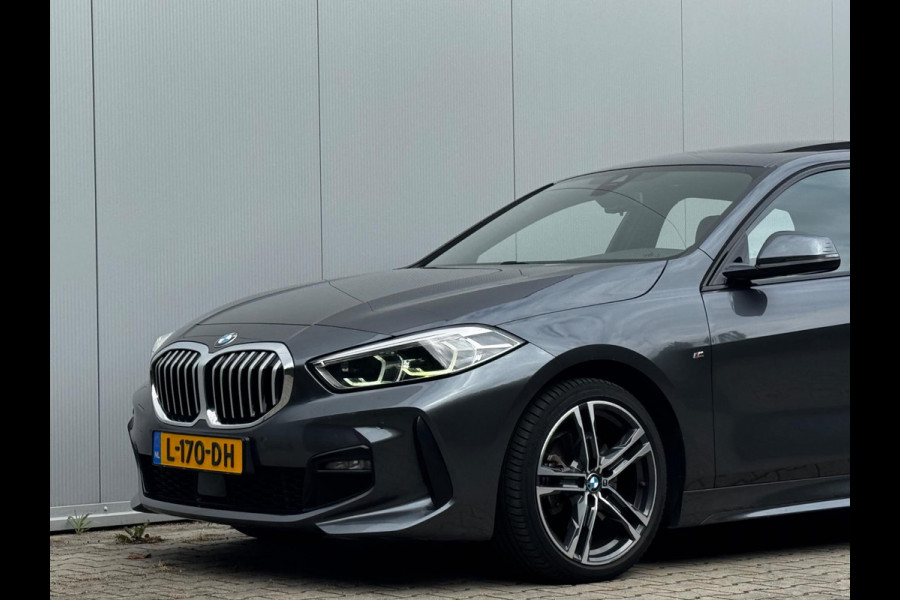 BMW 1-serie 118i HIGH EXECUTIVE M SPORT PANORAMADAK VIRTUAL DASH NAP ORIGINEEL NEDERLANDS M PAKKET