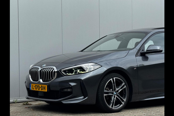 BMW 1-serie 118i HIGH EXECUTIVE M SPORT PANORAMADAK VIRTUAL DASH NAP ORIGINEEL NEDERLANDS M PAKKET
