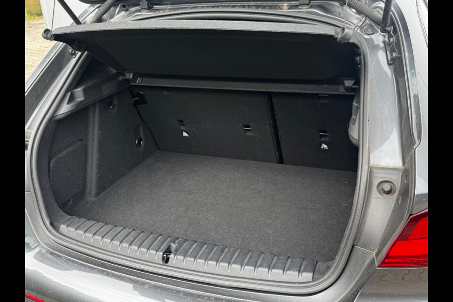 BMW 1-serie 118i HIGH EXECUTIVE M SPORT PANORAMADAK VIRTUAL DASH NAP ORIGINEEL NEDERLANDS M PAKKET