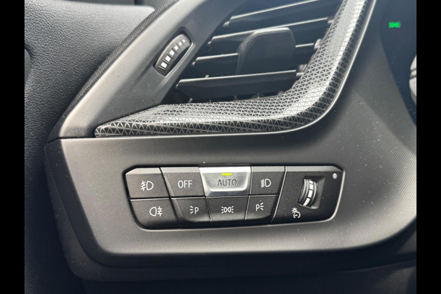 BMW 1-serie 118i HIGH EXECUTIVE M SPORT PANORAMADAK VIRTUAL DASH NAP ORIGINEEL NEDERLANDS M PAKKET