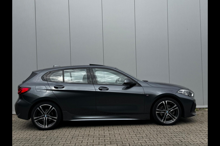 BMW 1-serie 118i HIGH EXECUTIVE M SPORT PANORAMADAK VIRTUAL DASH NAP ORIGINEEL NEDERLANDS M PAKKET