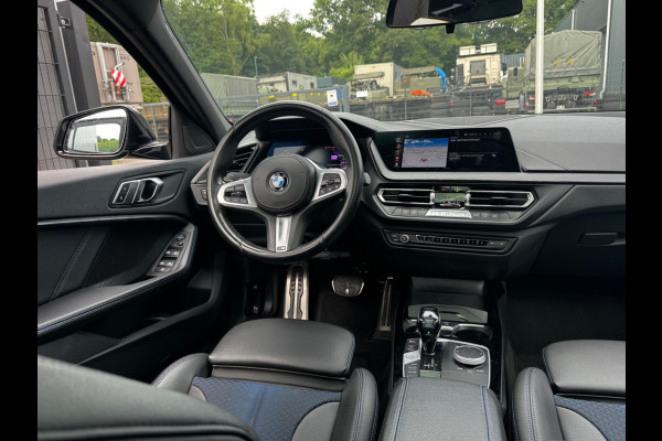 BMW 1-serie 118i HIGH EXECUTIVE M SPORT PANORAMADAK VIRTUAL DASH NAP ORIGINEEL NEDERLANDS M PAKKET