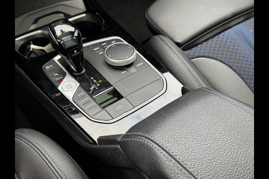 BMW 1-serie 118i HIGH EXECUTIVE M SPORT PANORAMADAK VIRTUAL DASH NAP ORIGINEEL NEDERLANDS M PAKKET