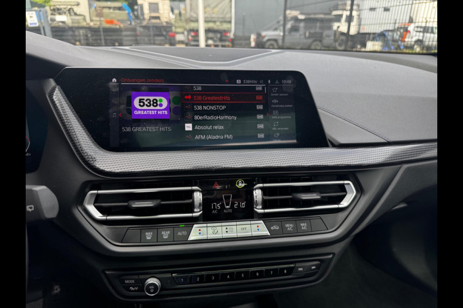 BMW 1-serie 118i HIGH EXECUTIVE M SPORT PANORAMADAK VIRTUAL DASH NAP ORIGINEEL NEDERLANDS M PAKKET