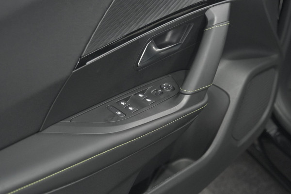 Peugeot 2008 PureTech 130 EAT8 GT | 360 Camera | Adaptieve Cruise Control | Stoelmassage | Apple Carplay