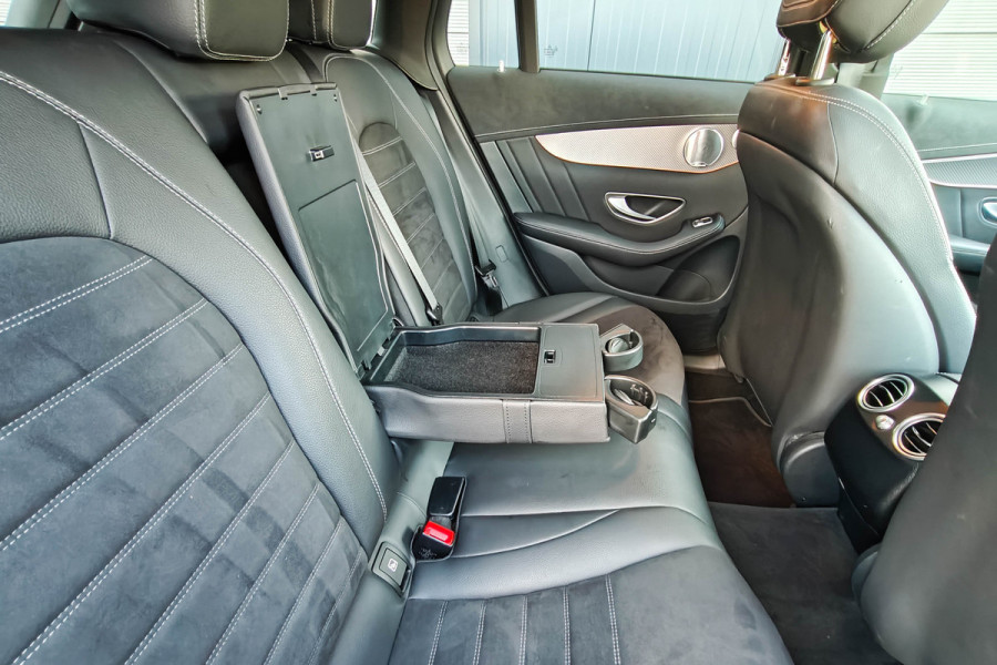 Mercedes-Benz EQC 400 4MATIC 360° Camera Burmester Trekhaak Panorama BTW auto Dealer onderhouden.