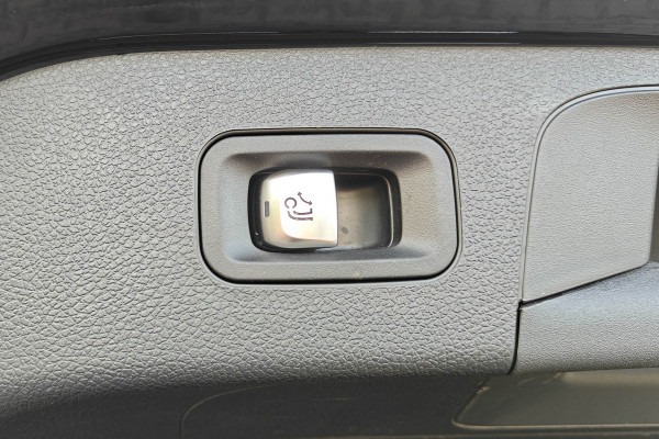 Mercedes-Benz EQC 400 4MATIC 360° Camera Burmester Trekhaak Panorama BTW auto Dealer onderhouden.