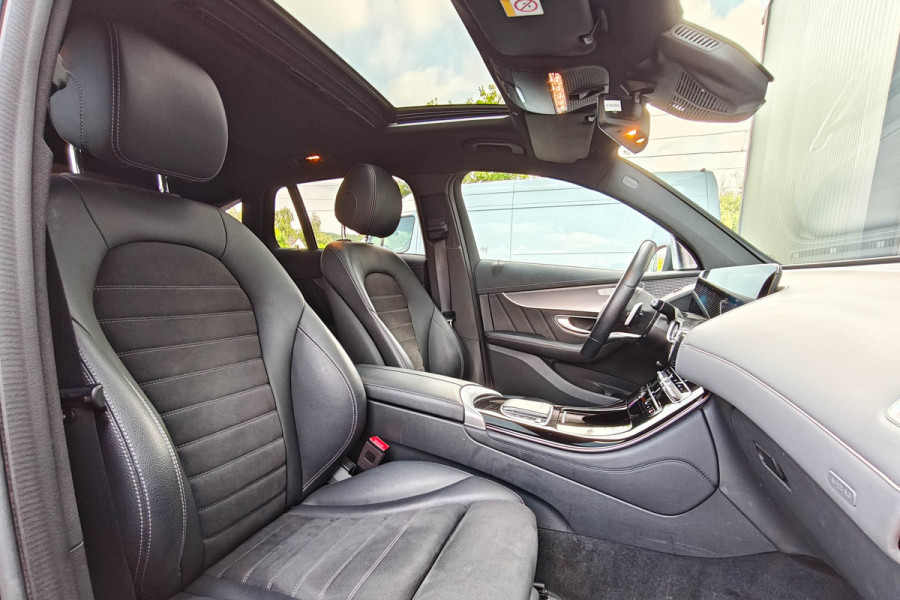 Mercedes-Benz EQC 400 4MATIC 360° Camera Burmester Trekhaak Panorama BTW auto Dealer onderhouden.