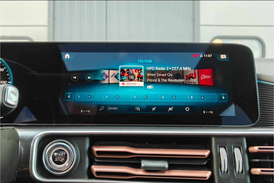 Mercedes-Benz EQC 400 4MATIC 360° Camera Burmester Trekhaak Panorama BTW auto Dealer onderhouden.
