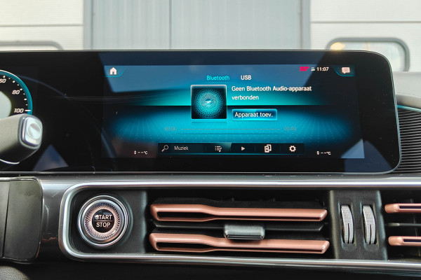 Mercedes-Benz EQC 400 4MATIC 360° Camera Burmester Trekhaak Panorama BTW auto Dealer onderhouden.