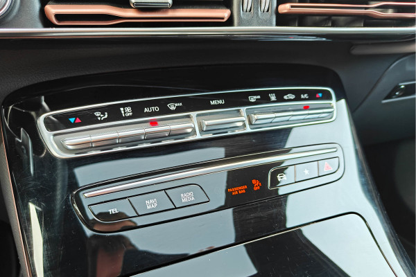 Mercedes-Benz EQC 400 4MATIC 360° Camera Burmester Trekhaak Panorama BTW auto Dealer onderhouden.