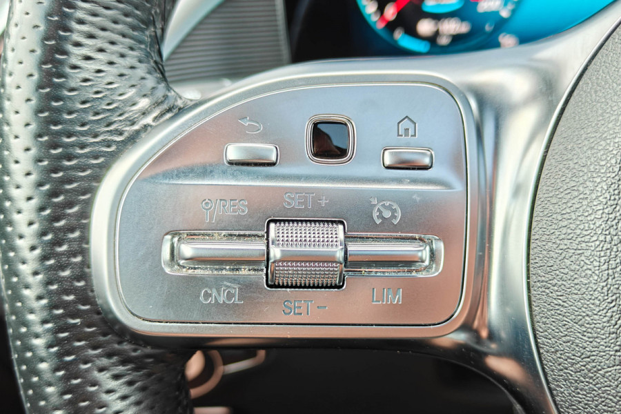 Mercedes-Benz EQC 400 4MATIC 360° Camera Burmester Trekhaak Panorama BTW auto Dealer onderhouden.