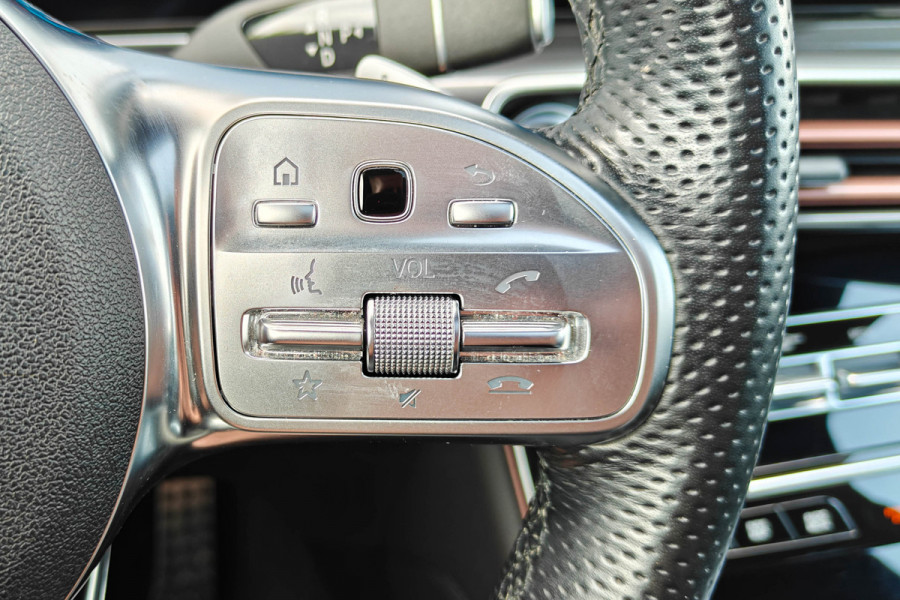 Mercedes-Benz EQC 400 4MATIC 360° Camera Burmester Trekhaak Panorama BTW auto Dealer onderhouden.